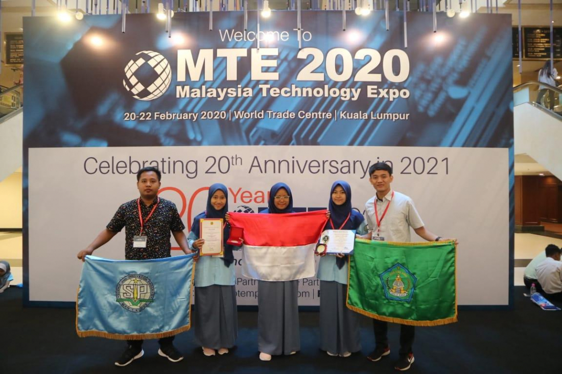 Inovasi Plastik Ramah Lingkungan MAN 1 Kudus Diganjar Medali Emas Malaysia Technology Expo